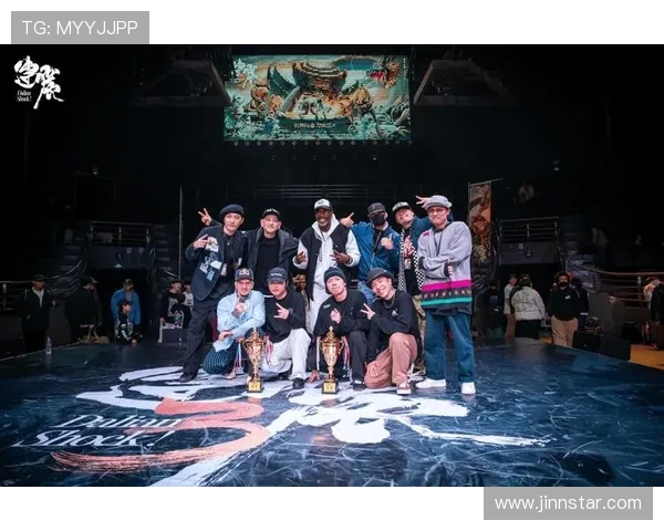 成都滑板队在世界街舞大赛中以83分高居积分榜首位