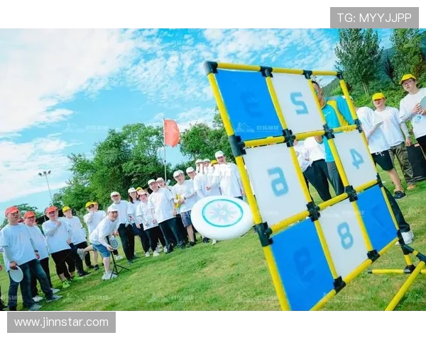 武汉飞盘队与广州飞盘队赛后复盘探讨团队协作的成功与不足