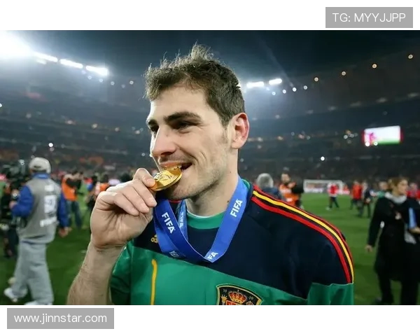 伊克尔卡西利亚斯辉煌生涯回顾从圣卡西到西班牙门神传奇