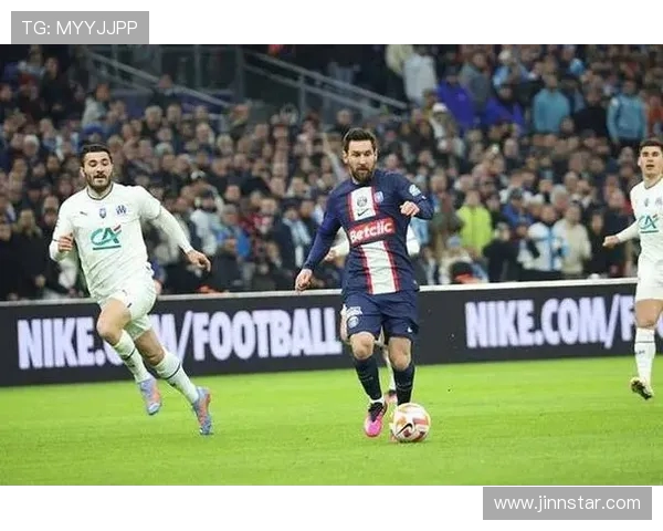 巴黎圣日耳曼迎战里尔：焦点对决上演，争夺榜首之战一触即发