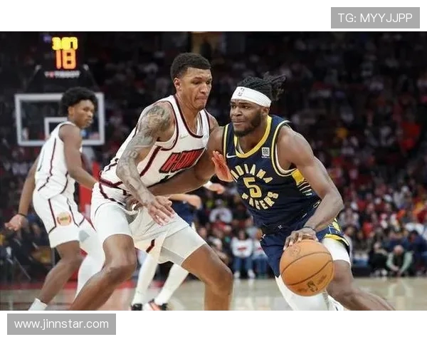 快船与勇士激战正酣10月25日NBA焦点对决引发球迷热议 快船与勇士激战正酣10月25日NBA焦点对决引发球迷热议